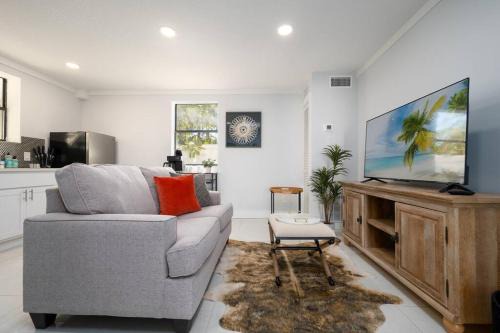 Jacksonville Beach Apartamento | Be A Nomad - Entire Triplex - Steps to the beach