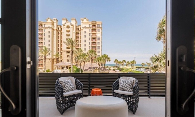 Jacksonville Beach Casa | Be A Nomad – Oceanview Luxe, 5BR Retreat