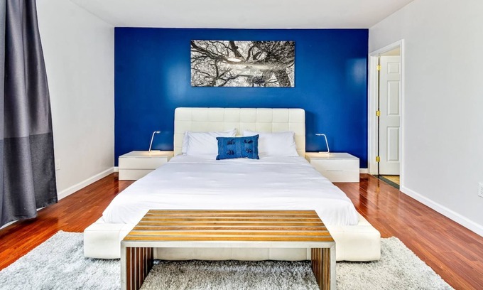 Chinatown Apartamento | Be My Guest, Gorgeous 2BD Next to Reading Terminal