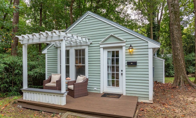 Chapel Hill Cabaña | Be Our Guest at The Cottage, Walkable to UNC & downtown Chapel Hill