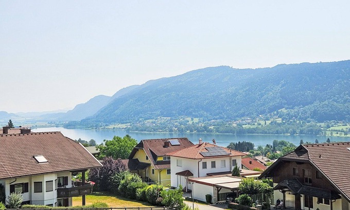Bodensdorf Casa | Beautiful apartment in villa for 6 people with WIFI, TV, terrace and pets allowed