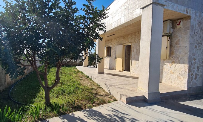 Torricella Casa | Hermosa villa cerca de Torre Ovo, a 800 metros del mar.