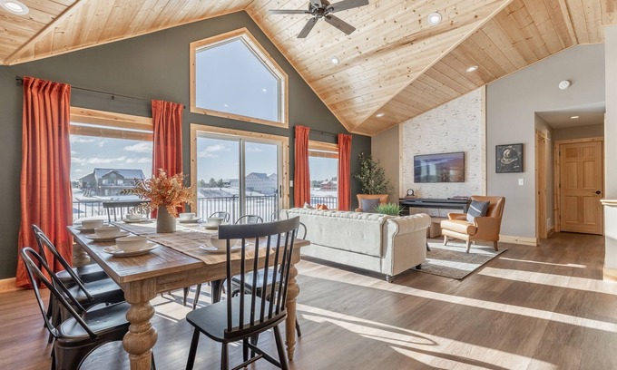 New Lisbon Casa | Beach,28 Miles to Dells, Fire Pit & Game Room