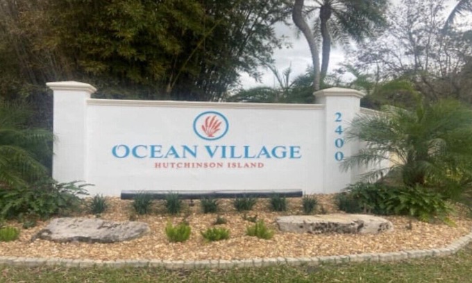 Fort Pierce Condominio | Frente al mar en Ocean Village - Primer piso - Disponible a partir de marzo