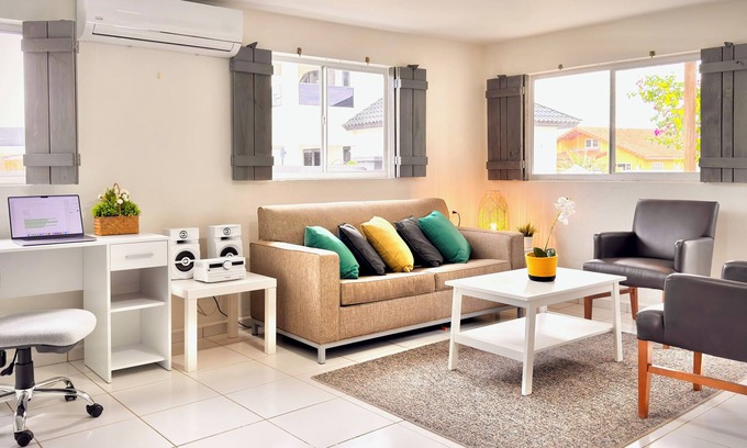 Sabana Liber Casa | Beach 7 min away! 2 BR, 1 BA, free parking, kitchen, workspace, hot water shower
