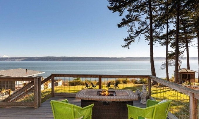 Coupeville Casa | Beach access, High Bank Waterfront, 2-bedroom bungalow in Coupeville with WiFi
