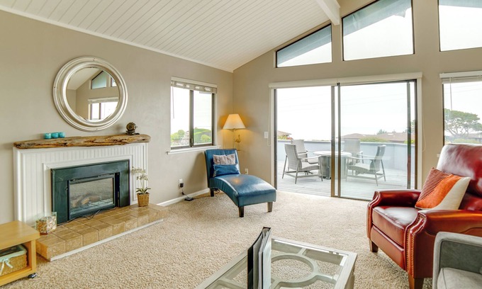 Manchester Casa | Beach Access & Hot Tub: Coastal Gem in Manchester