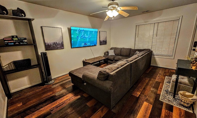 Jacksonville Casa | ☆Beach Access☆ ☆Mall 3m Away☆ ☆Free Wifi☆ ☆Stocked Kitchen☆ ☆Washer/Dryer☆