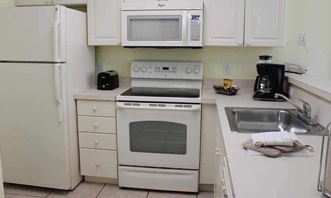Bostroms Complejo | Beach Adventure! 3 Spacious Units, Kitchen, Beachfront, Pool, Surfing