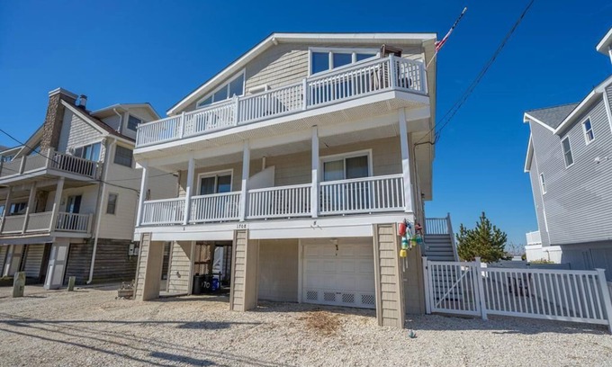 Dennisville Casa | Beach AND Bay Views- Located in the quiet north end of Sea Isle, directly across the street to beach