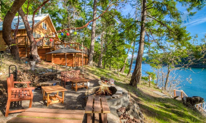 Roche Harbor Cabina | ¡NUEVO LISTADO! PLAYA Y ACCESO muelle! ¡INCREÍBLE VISTA! (Neil Bay Waterfront Retreat)