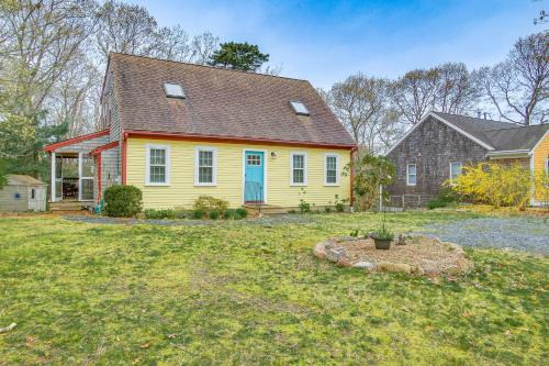 Mashpee Casa | Beach and Lake Access Home with Porch in Mashpee!