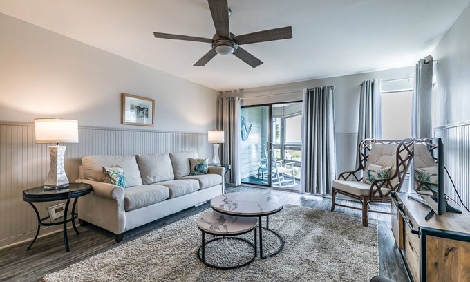 Oceanmarsh Subdivision Condominio | Beach and Pool Views! Newly Listed Villa on Harbor Island