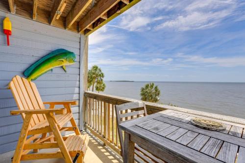 Cedar Key Apartamento | Beach and Pool Access at Condo on Cedar Key!