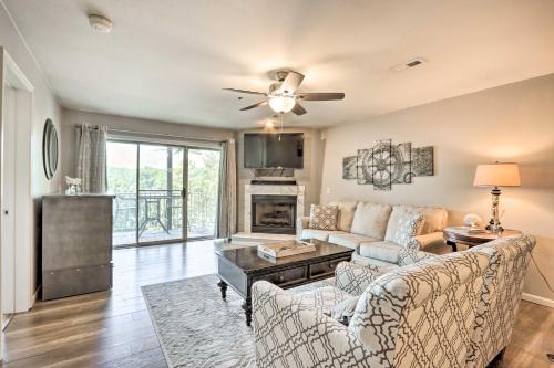 Osage Beach Apartamento | Beach and Pool Access Lake of the Ozarks Condo!