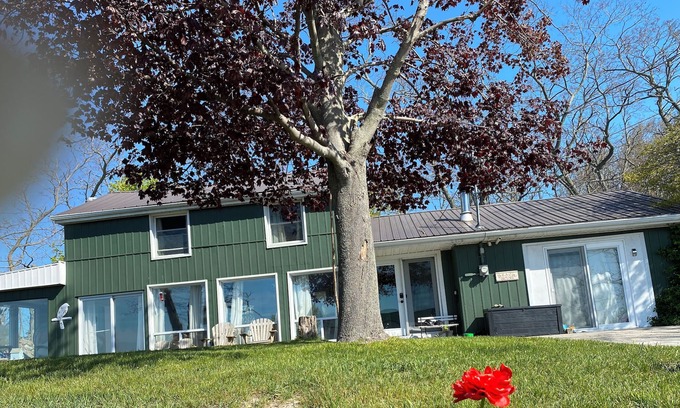 Dunnville Cabaña | Beach and river front! Grand River and Lake Erie views!