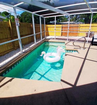 Bayshore Gardens Casa | Beach and Sports Haven with Pool near AMI and IMG Academy