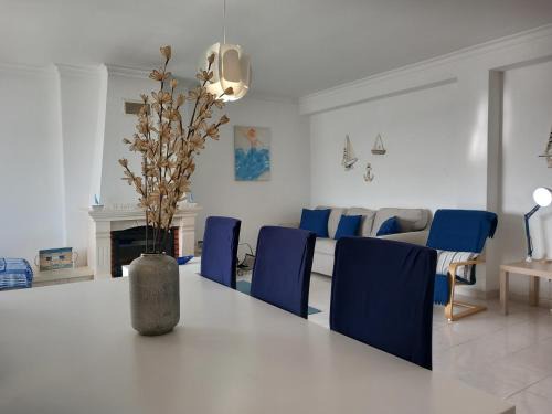 Sao Bernardino Apartamento | Beach Apartment for 8, with Game Room & Office