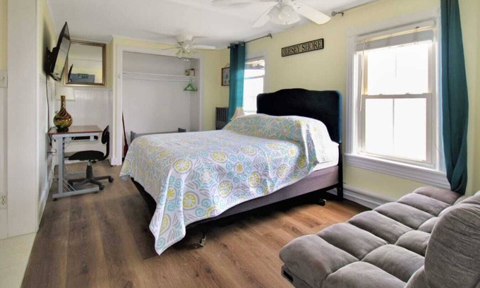 Ocean Grove Apartamento | Beach Apt #18 Studio w/ Bath, Kitchen & Work Space