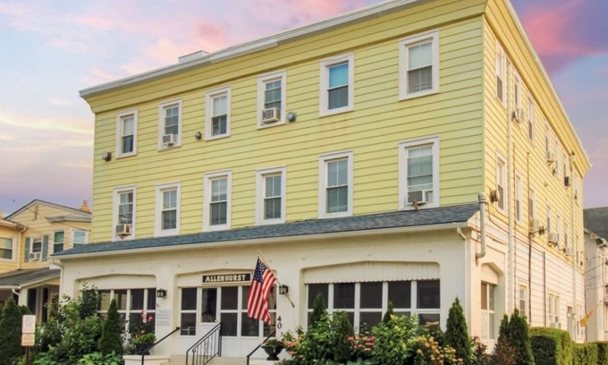 Ocean Grove Apartamento | Beach Apt #4 - Studio w Kitchen, Bath, LR, & Patio