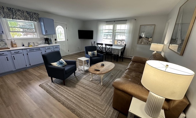 Byfield Casa | Beach Apt | Steps to the Beach | Lawn | Parking