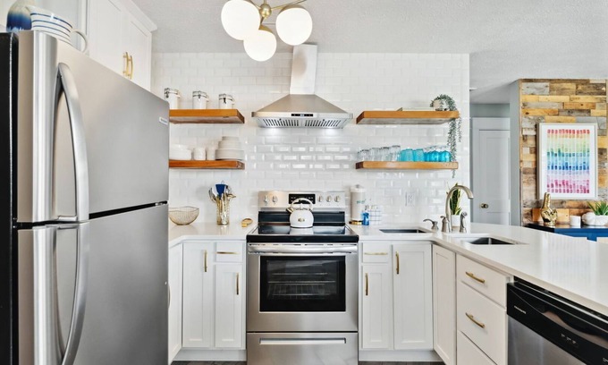 Riviera Beach Casa | Beach Babe by Book That Condo