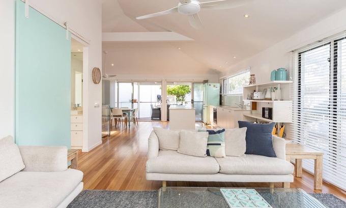Blueys Beach Casa | Beach Bay Bee on Banksia