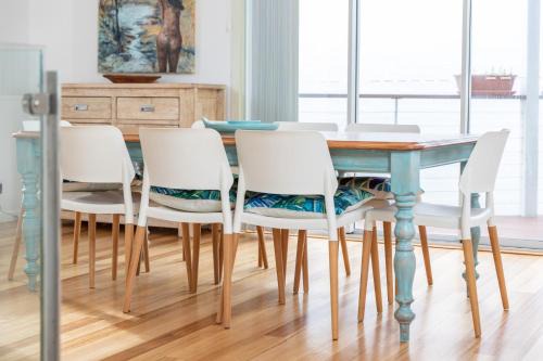 Blueys Beach Casa | Beach Bay Bee on Banksia