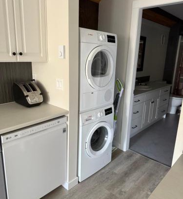 Grand Forks Casa | Beach Bed and Breakfast