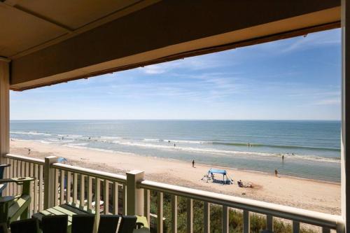 Sneads Ferry Apartamento | Beach Blessing - Oceanfront Pool Balcony