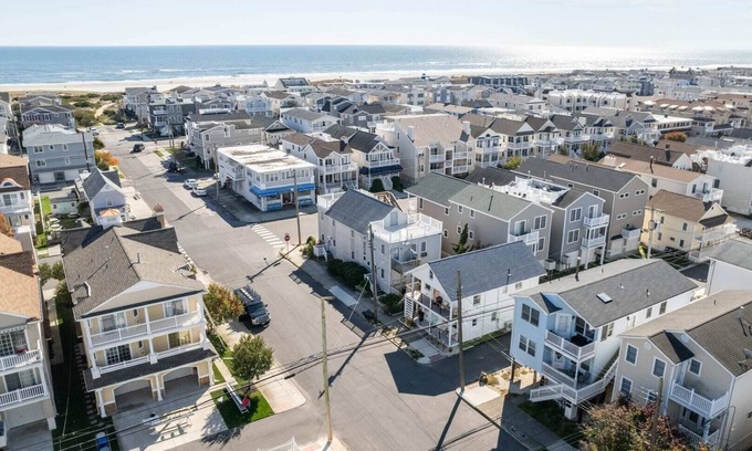 Ocean City Casa | Beach Block-1min Walk-Luxury-The Reef Downstairs