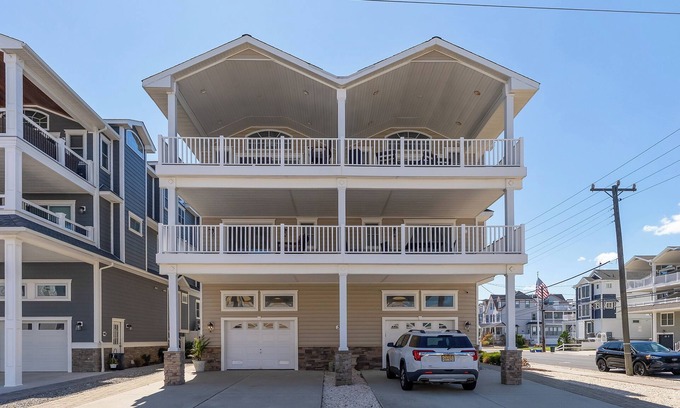 Sea Isle City Casa | BEACH BLOCK +Ocean Views! Weekend at Bernie's-5BR/3.5BA, Parking, Prime Location