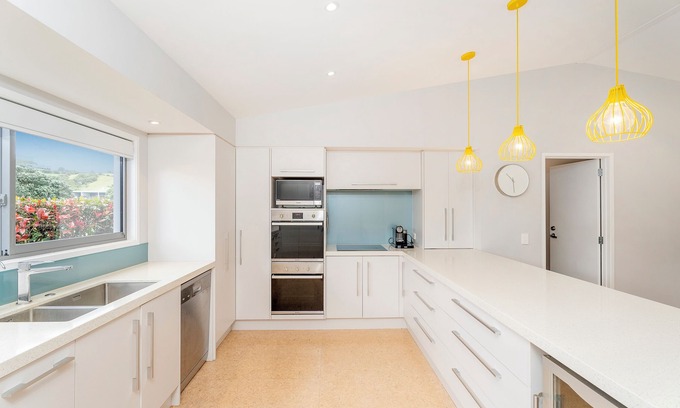 Whangapoua Casa | Beach Break Bach - Whangapoua Holiday Home