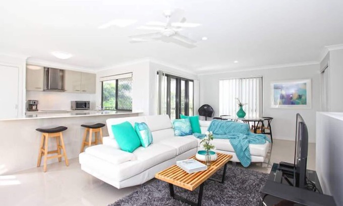 East Mackay Casa | Beach Breeze Holiday Home