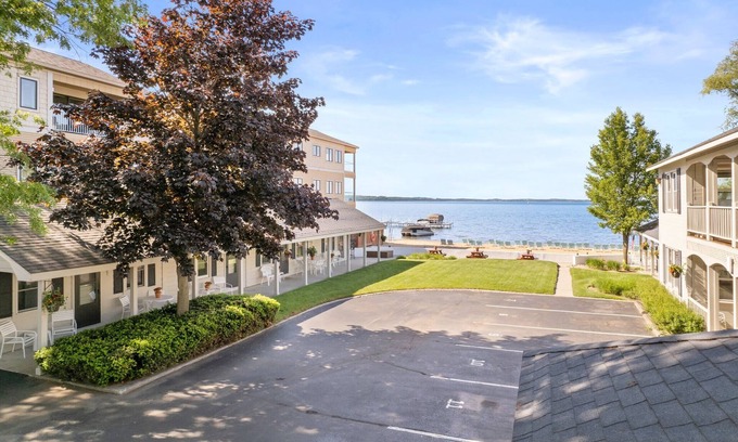 Traverse City Cabina | Beach Bungalow 1 Summ