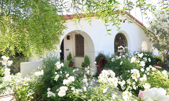 Huntington Beach Casa | BEACH BUNGALOW IN THE HEART OF SURF CITY 3BR 2BA - Work place friendly