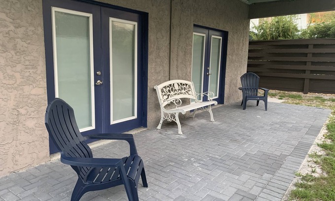 New Smyrna Beach Apartamento | Beach Bungalow- Bethune Beach - 250 steps to toes in sand