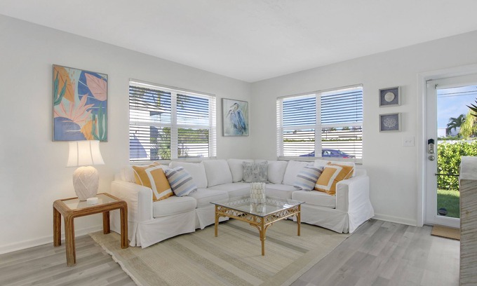 Riviera Beach Casa | Beach Bungalow Close to Renown Snorkeling