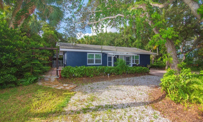 Wabasso Beach Casa | Beach Bungalow w/ Private Beach Access 1 BD, 2 BA, Dogs Welcome, Quiet