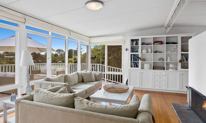 Portsea Casa | Beach Buoy relax in park like gardens