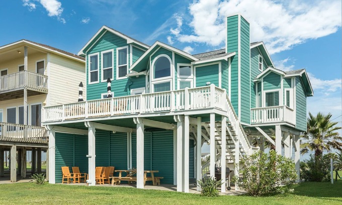 Freeport Casa | Beach Candy - Beachfront Family-Friendly Home!