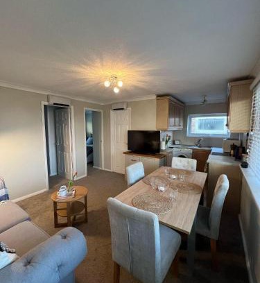 Great Yarmouth Chalet De Esquí | Beach Chalet - 2 Bedrooms - 4 Guests - Parking