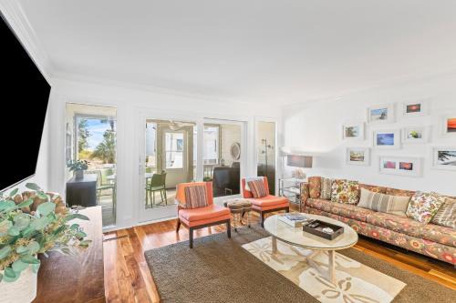 Isle of Palms Apartamento | Beach Club Villa 27 - Oceanview Walkout by Beach and Pool