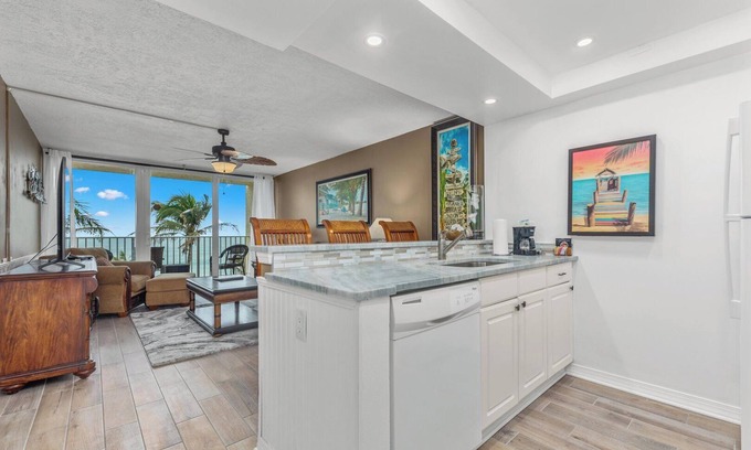Hutchinson Island South Casa | Condominio de playa / Restaurante en el lugar / WIFI / Capacidad 4