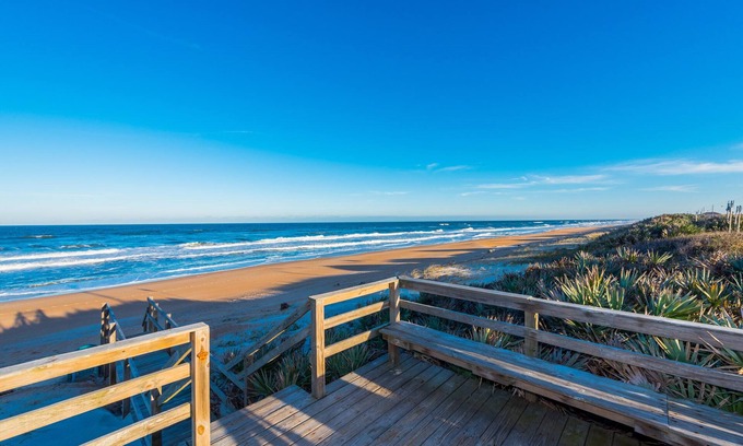 Ormond Beach Condominio | Condominio de playa con 3 piscinas, WiFi y playa muy privada