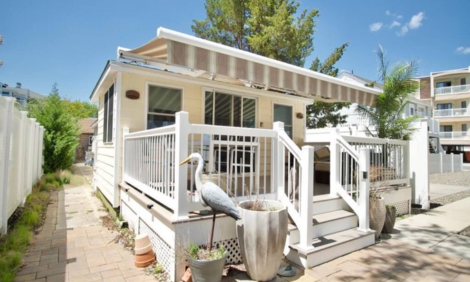 Townsend's Inlet Cabaña | Beach Cottage a Block from the Beach!