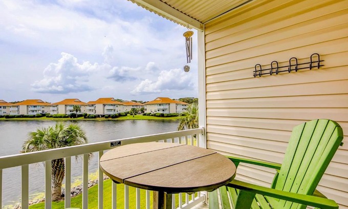 Cherry Grove Beach Apartamento | Beach Cottage at OD