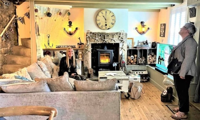 Robin Hood's Bay Casa | Beach cottage + patio & parking, 2 minutes walk to beach!
