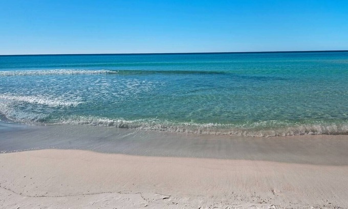 Gulf Pines Condominio | Beach Cottage Private Beach Gated Heated Pool