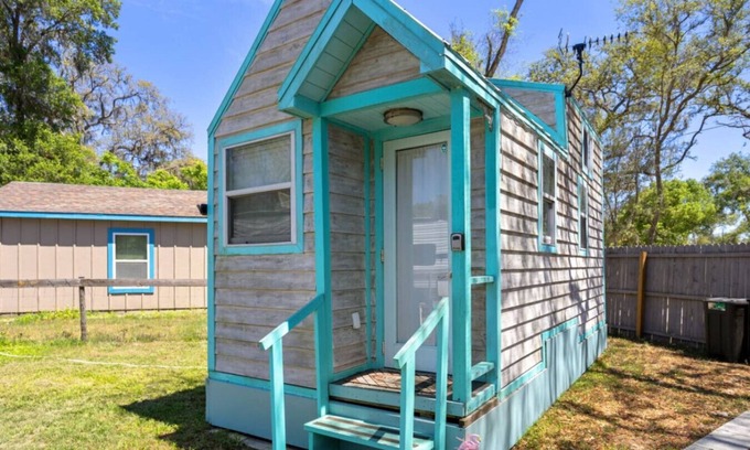 Umatilla Casa | Beach Cottage Tiny Home